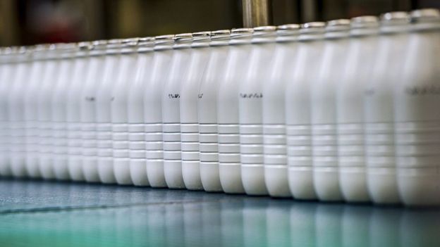 La leche es uno de los productos cuya presentación ha cambiado en países como México y Argentina. GETTY IMAGES