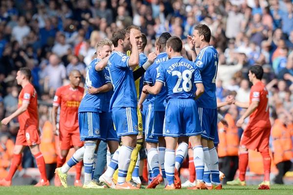 El Chelsea consiguió una victoria muy valiosa en Anfield. (Foto Prensa Libre: AFP)