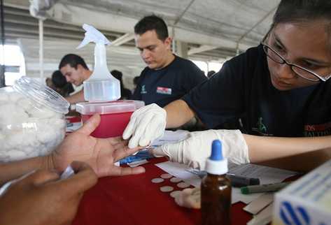 Pruebas de VIH efectuadas en el Central de Mayoreo. (Foto Prensa Libre)