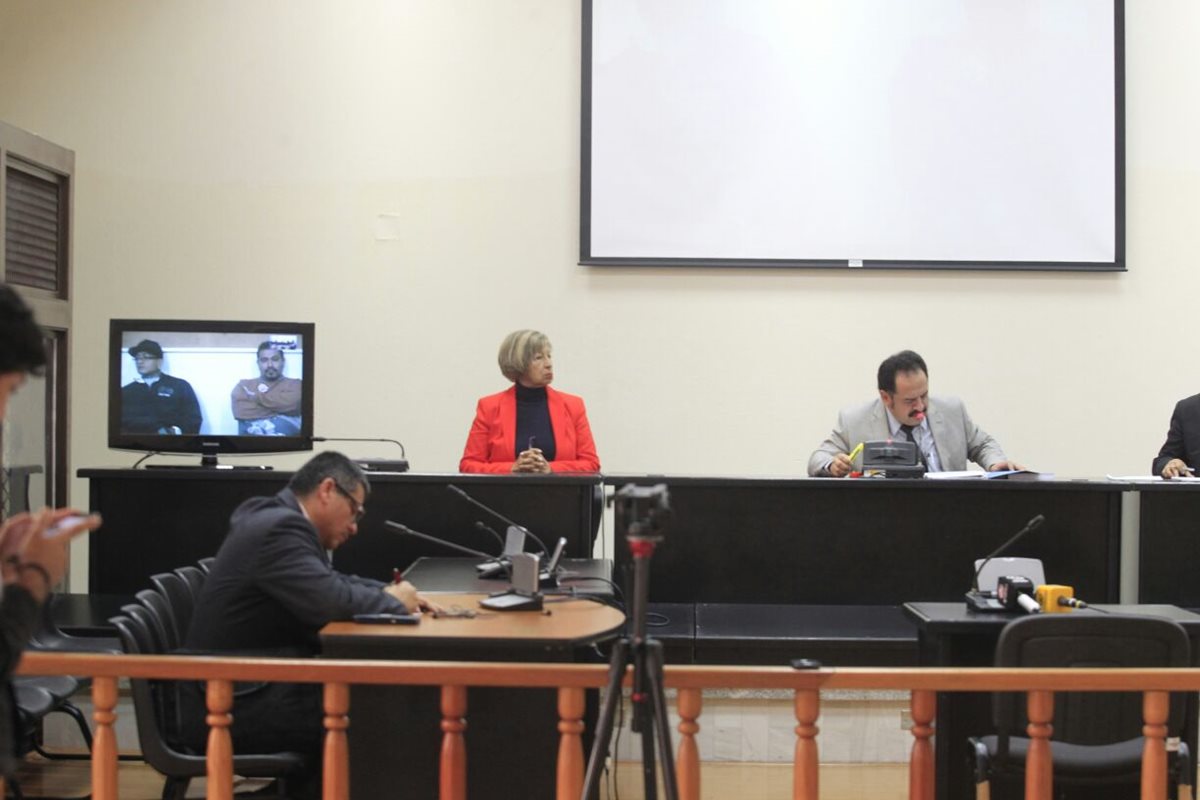 Condenados escuchan la sentencia a través de videoconferencia en el Tribunal de Mayor Riesgo A. (Foto Prensa Libre: Carlos Hernández)