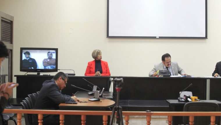 Condenados escuchan la sentencia a través de videoconferencia en el Tribunal de Mayor Riesgo A. (Foto Prensa Libre: Carlos Hernández)