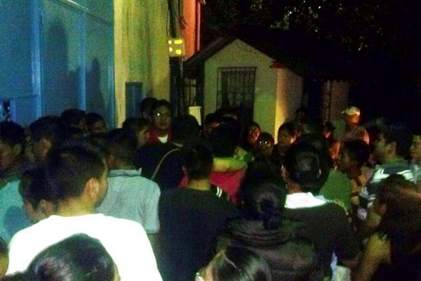 Estudiantes de enfermería exigen que se les den fondos de una beca (Foto: Edwin Perdomo:Prensa Libre)