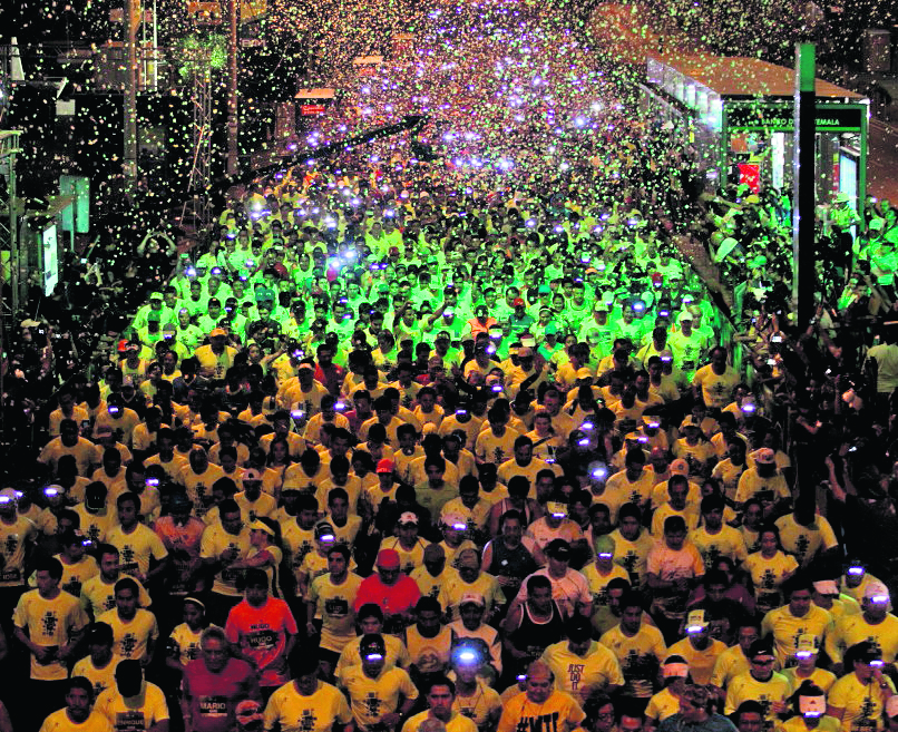 Se esperan miles de participantes en la carrera 10K nocturna. (Foto Prensa Libre: Hemeroteca PL)