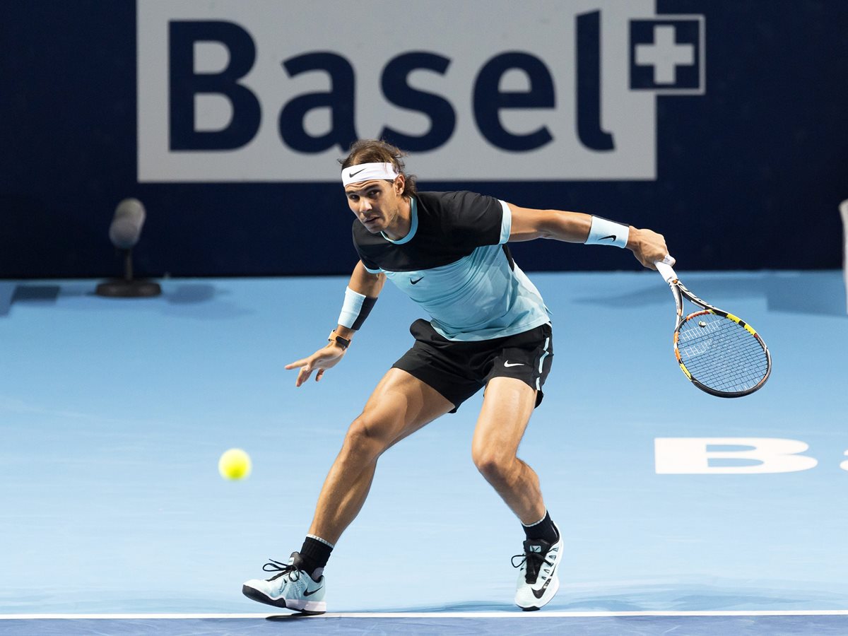 Rafael Nadal sufrió más de lo previsto para avanzar a la siguiente ronda en Basilea. (Foto Prensa Libre: AP)