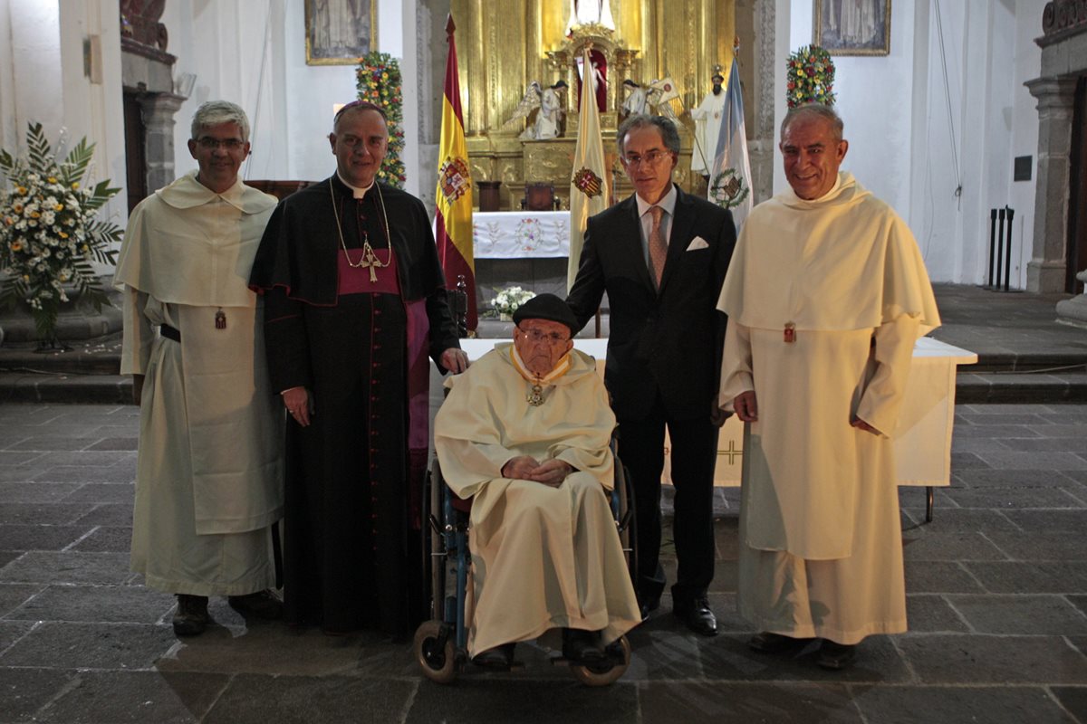 España entrega orden de Isabel la Católica a religioso mercedario