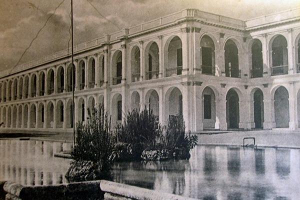 Asilo Estrada Cabrera construido antes del actual edificio del  Ministerio de Educación. (Foto Prensa Libre: Museo Nacional de Historia)