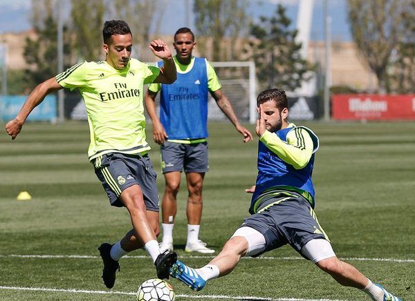 El Real Madrid volvió a los entrenamientos este lunes como parte de su preparación para enfrentar al Sevilla. (Foto Prensa Libre: Real Madrid)