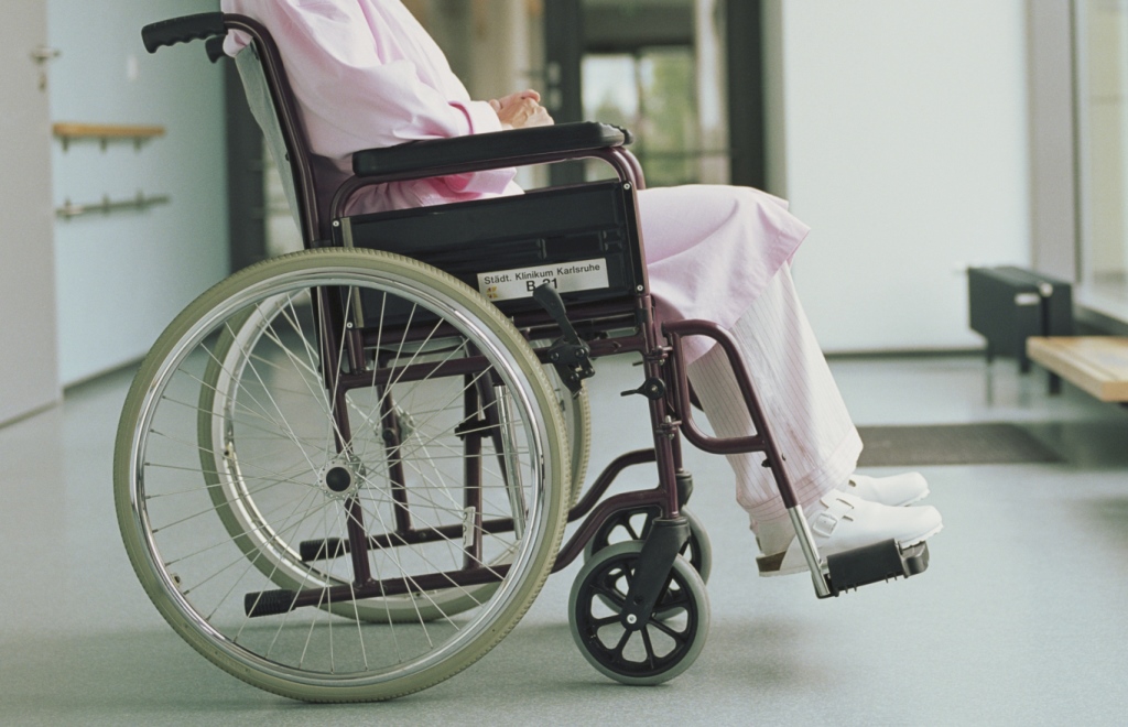 Científicos presentan tratamiento para devolver la movilidad de piernas a parapléjicos. (Foto Prensa Libre: AP)