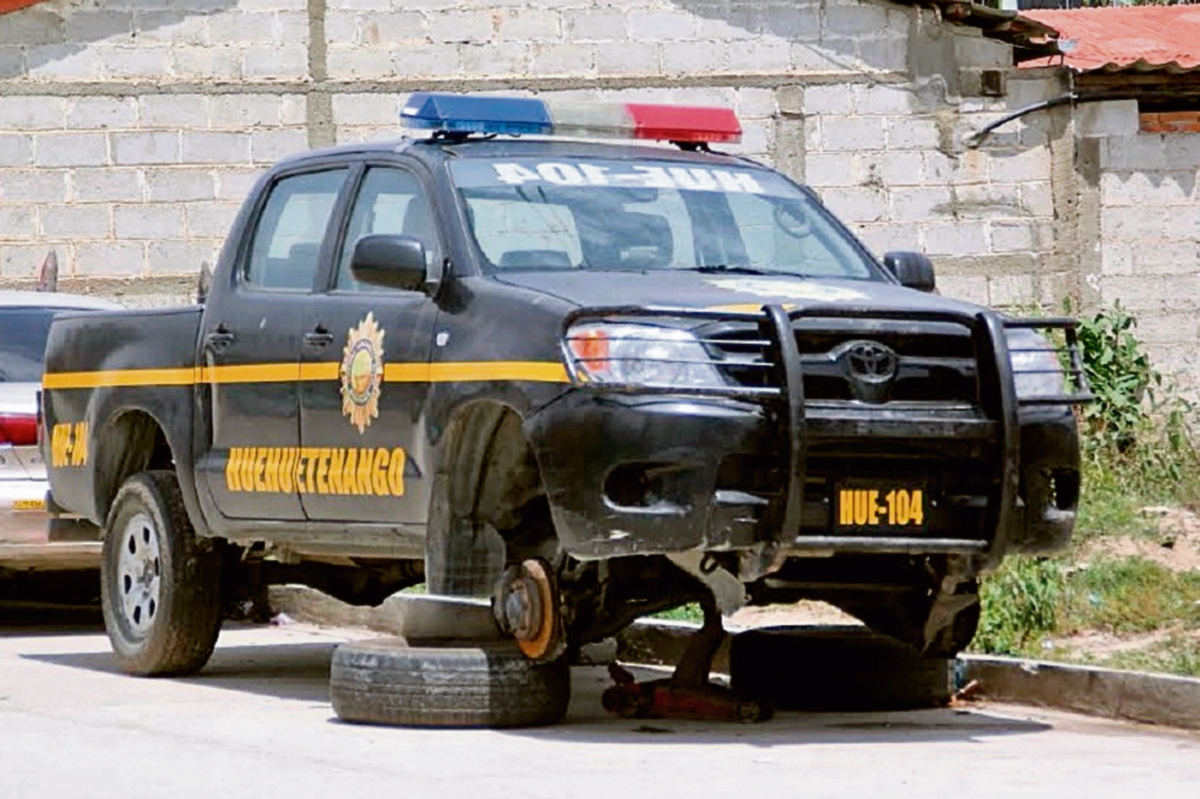 Unidades de  la Comisaría 43, en Huehuetenango, no reciben mantenimiento, lo cual  agrava la situación. (Foto Prensa Libre: Mike Castillo)