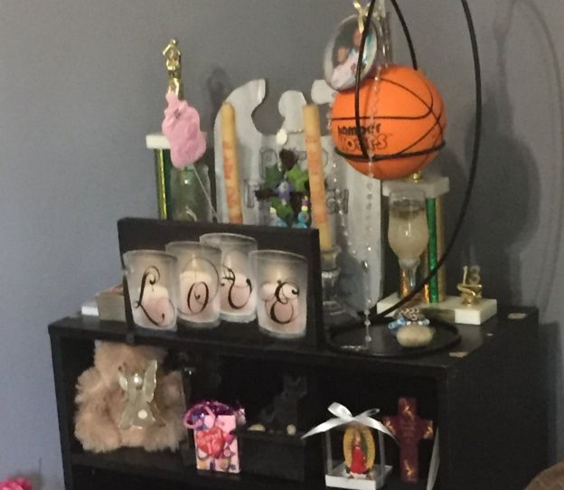 Toda la casa de la familia Mickens-Alvarado está regada de recuerdos de Nisa, otra de las víctimas recientes de MS 13.(BBC Mundo).