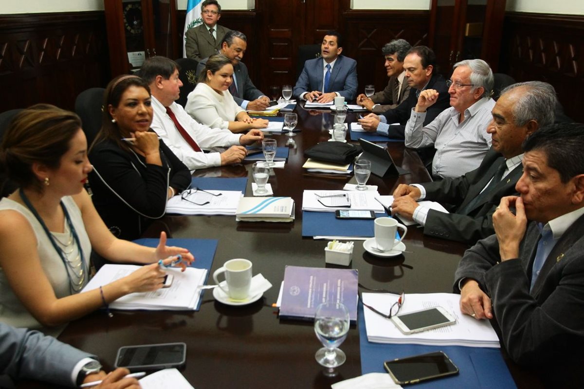 Diputados mantienen opiniones divididas sobre la posible salida de Iván Velásquez. (Foto Prensa Libre: Álvaro Interiano)