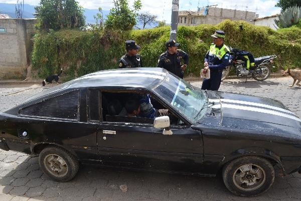 Uno de los operativos implementados por la PNC y la PMT, en Totonicapán.