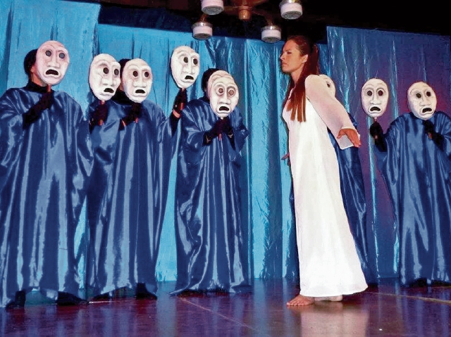 El colectivo Mujeres de Xela ha presentado montajes de varios géneros. Las obras de teatro clásico han sido las más aplaudidas durante estos 20 años. (María José Longo)