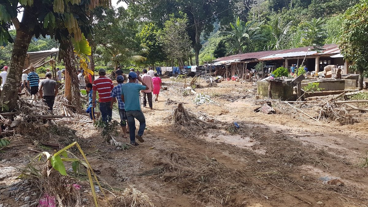 La comunidad quedó aislada después de las fuertes lluvias.