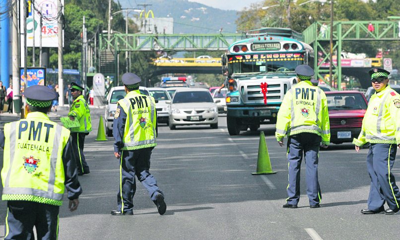 PMT busca con el nuevo personal mejorar el tránsito en las zonas 1, 6, 7, 11, 12 y 18. (Foto Prensa Libre: Hemeroteca PL)