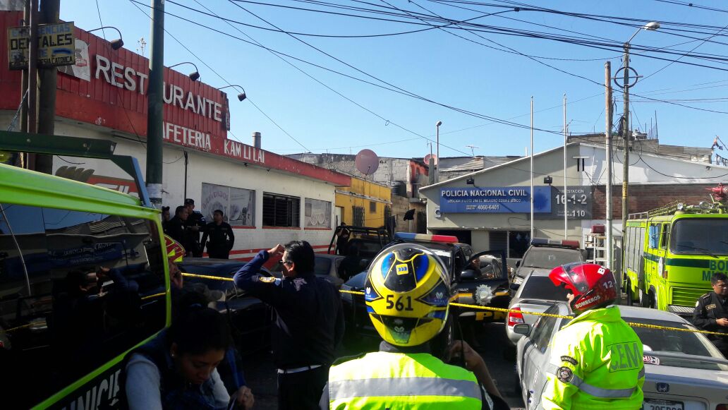 El ataque ocurrió contra una subestación de la PNC en la zona 6 de Mixco. (Foto Prensa Libre: Cortesía)