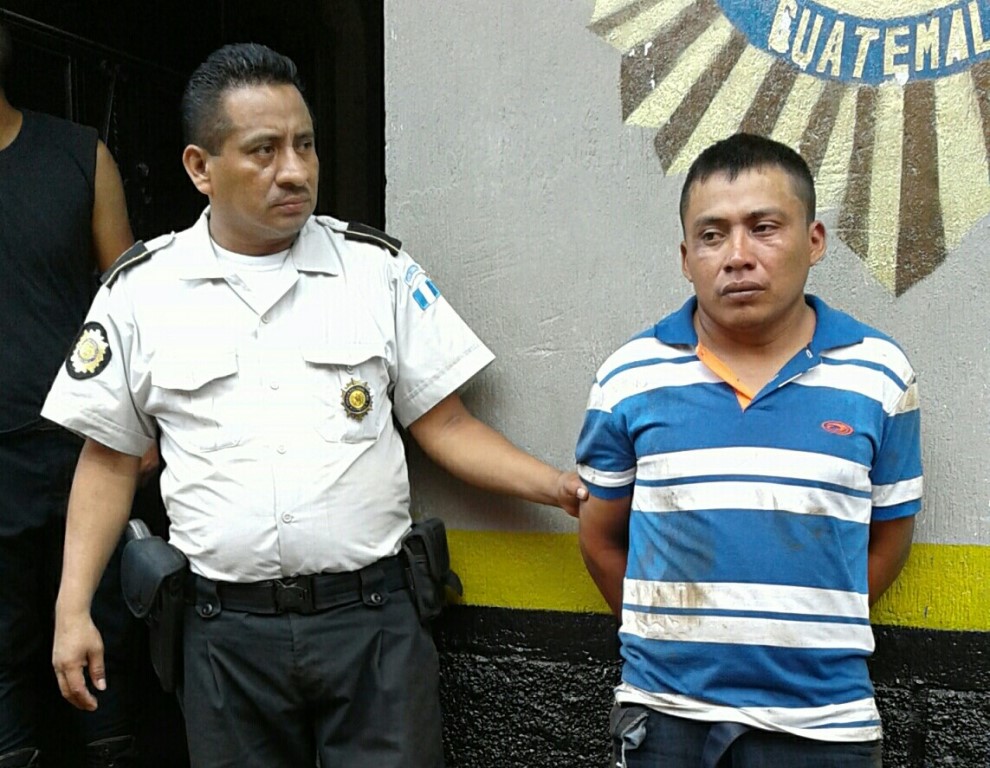 Fredy Orlando Jut fue capturado cuando manejaba una motocicleta con reporte de robo, en Cuyotenango. (Foto Prensa Libre: Melvin Popá).
