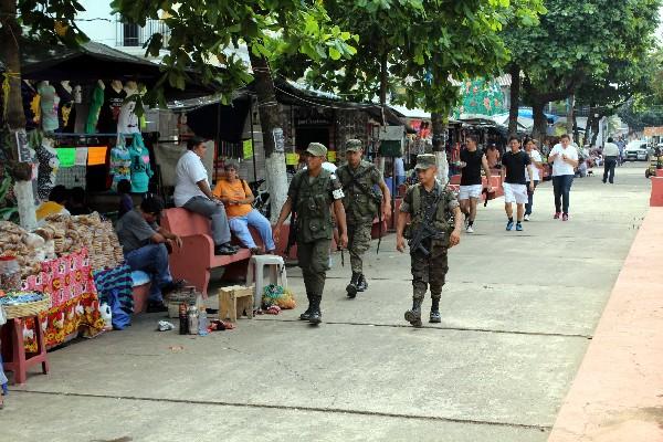 Soldados apoyan tareas de vigilancia en la cabecera de Retelhuleu y sus municipios.