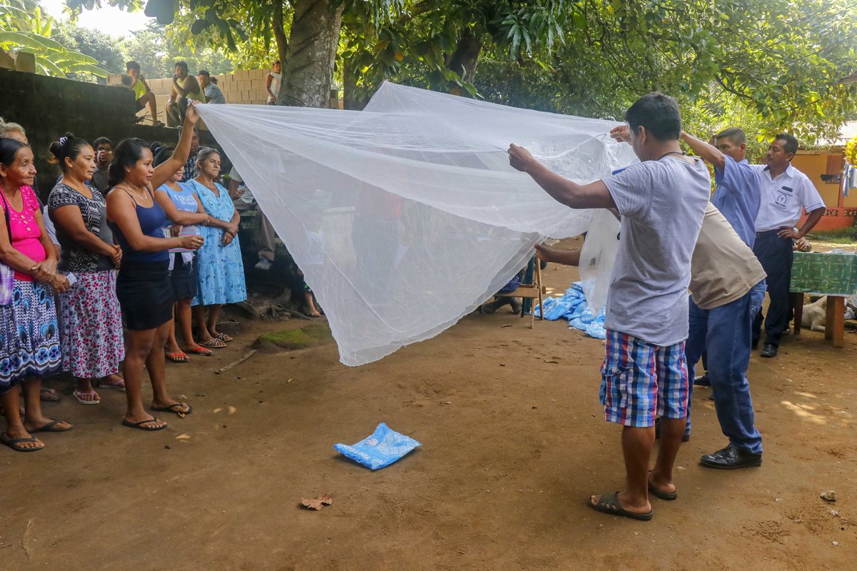 El uso de mosquiteros es una de las recomendaciones que hace las autoridades de Salud, para evitar casos de dengue. (Foto Prensa Libre: Cristian I. Soto)
