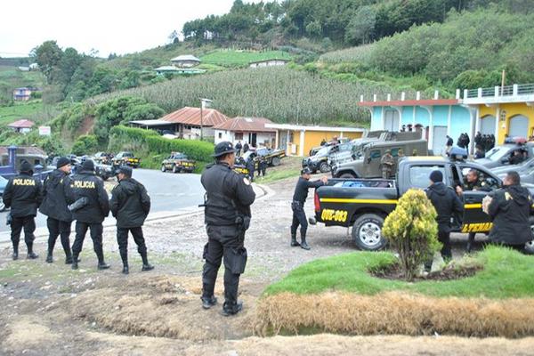 Dos agentes de la PNC resultan heridos de bala en la aldea Las Brisas, Tajumulco, San Marcos. (Foto Prensa Libre: Aroldo Marroquín).