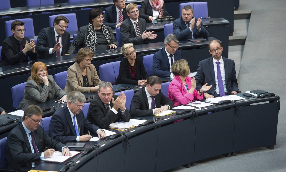 Legisladores alemanes aprobaron una propuesta de ley que permite el suicidio asistido por “causas altruistas”. (Foto Prensa Libre: EFE).