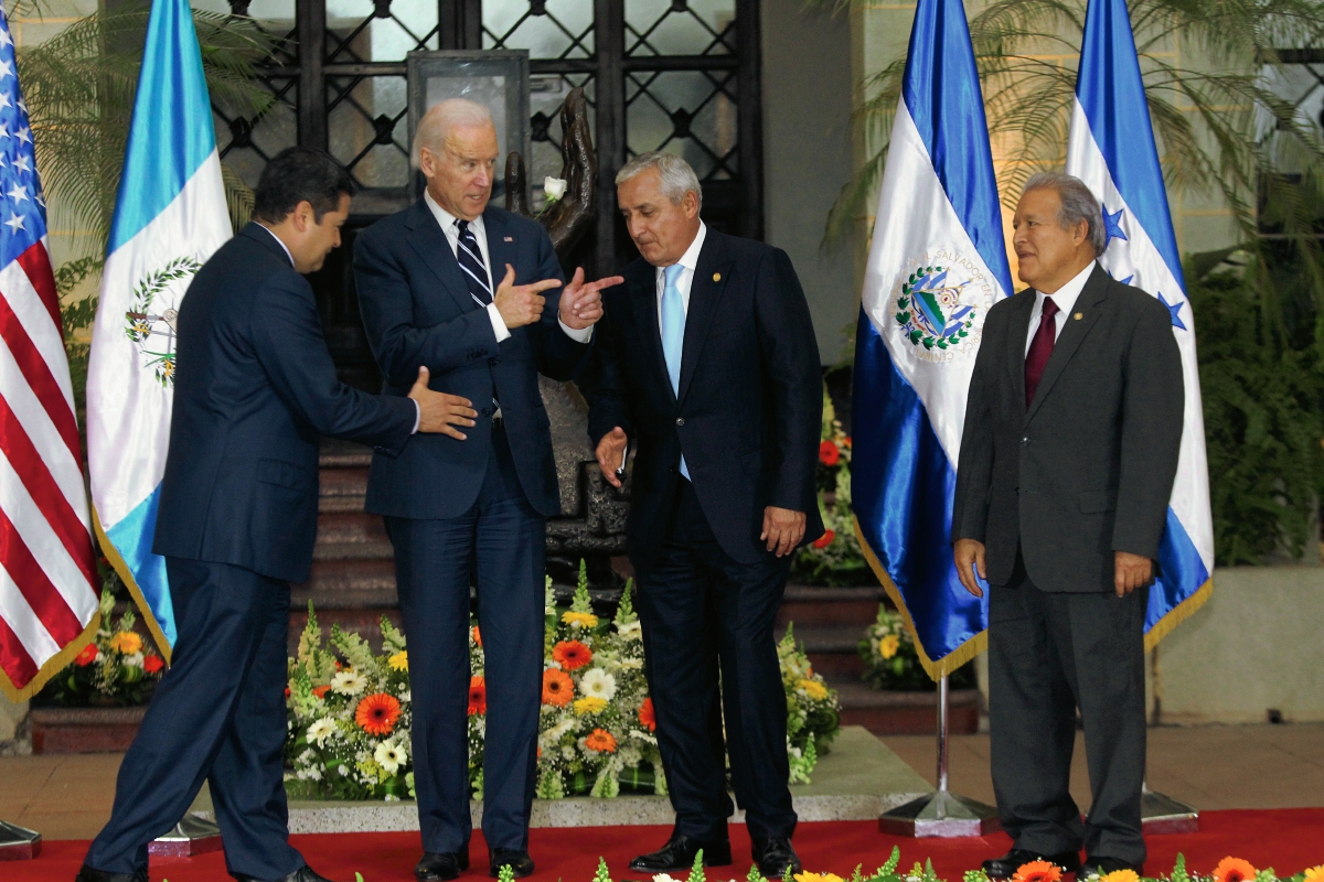 Joe Biden, Vicepresidente de los EE.UU en su visita oficial a Guatemala, junto al presidente Otto Pérez Molina, en el Palacio Nacional de la Cultura . (Foto Prensa Libre: Esbin Garcia).