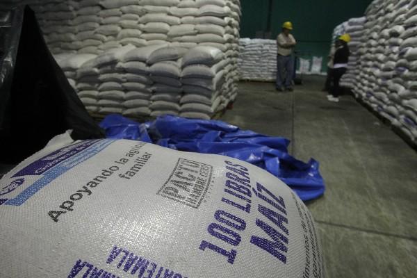 Sacos con granos de maíz y frijol  permanecen en bodegas de Retalhuleu, constató Prensa Libre.