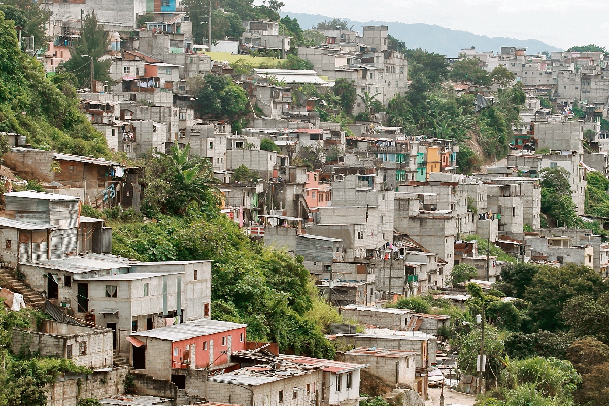 En el país existen tres millones 200 mil familias, y el déficit habitacional es de más de un millón 600 mil unidades. (Óscar Rivas)