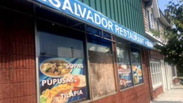 Restaurantes de comida salvadoreña y mexicana abundan en Central Islip y Brentwood.(BBC Mundo).