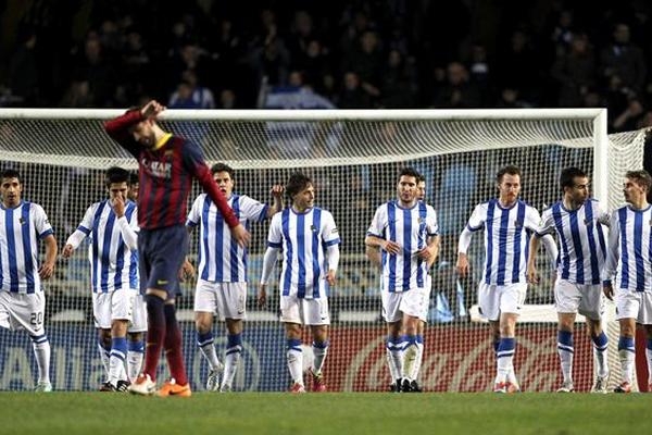 Gerrard Piqué tuvo una de sus actuaciones más irregulares con el Barcelona. (Foto Prensa Libre: EFE)