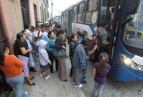 En el Transurbano, el pasaje pasaría de Q1.10 a Q5.25, según los empresarios de esas unidades.