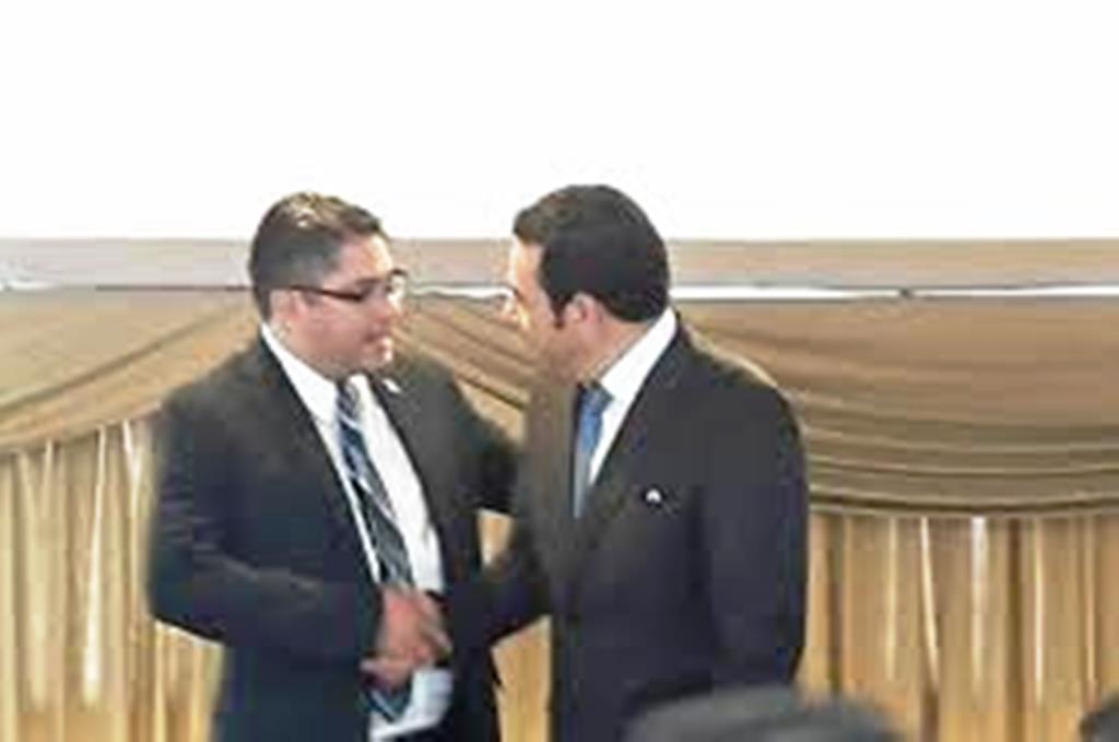 Othmar Sánchez, quien en la foto saluda al presidente Jimmy Morales. (Foto Prensa Libre: Hemeroteca PL)