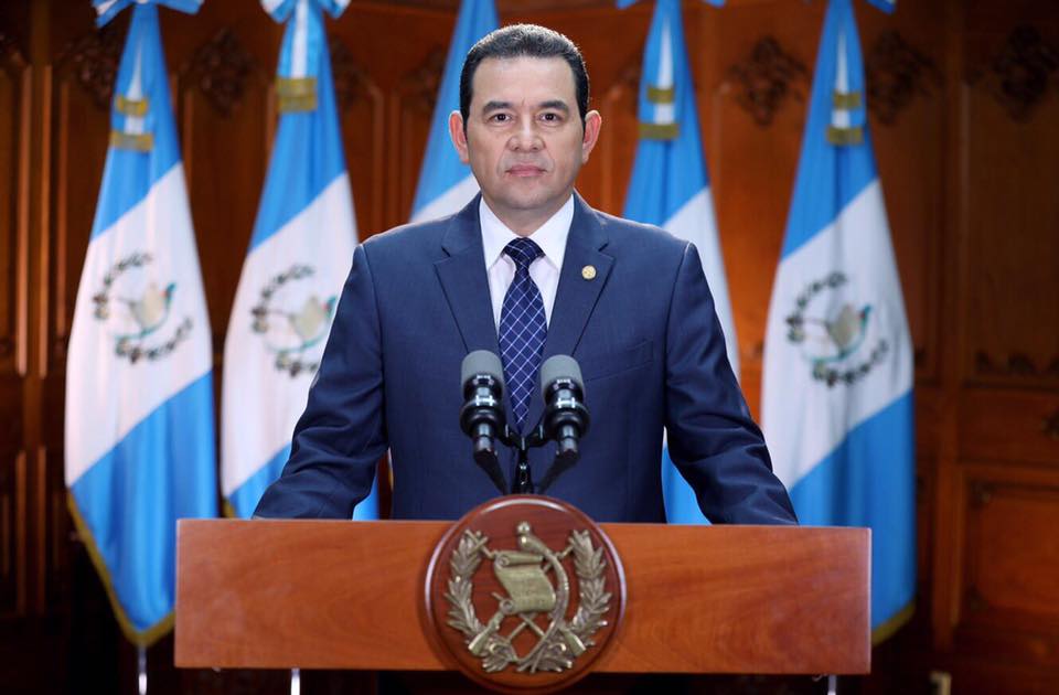 El presidente Jimmy Morales dijo este jueves que será hasta cuando reciba las reformas al Código Penal que las analizará y decidirá si las veta o no. (Foto Prensa Libre: Gobierno de Guatemala)