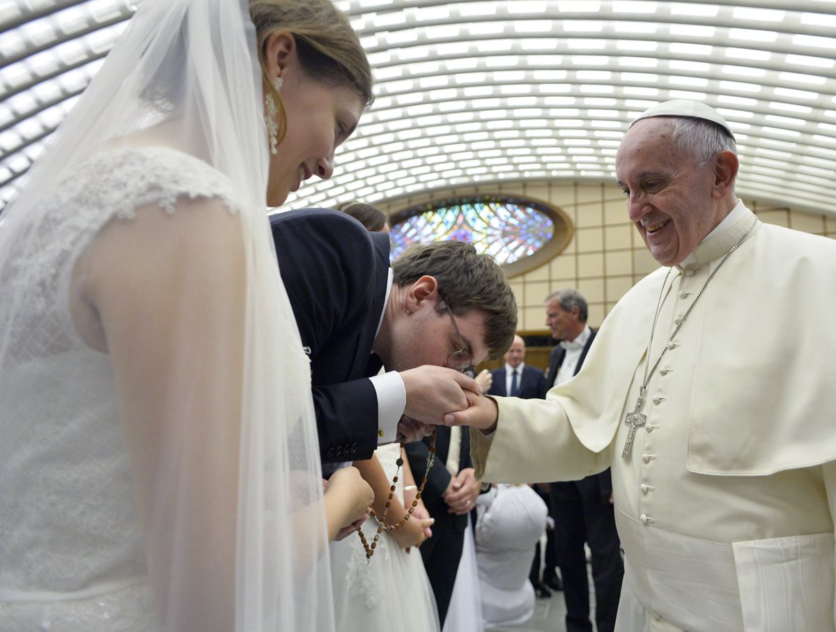 <em>La semana pasada Francisco pidió que no se trate como excomulgados a los divorciados que se vuelven a casar.(Foto Prensa Libre: AFP).</em>