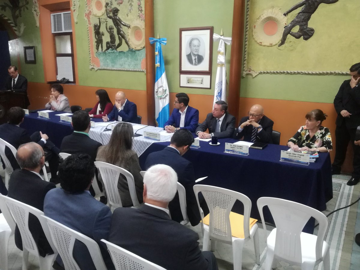 La firma de la carta de entendimiento se realizó en las instalaciones del TSE. (Foto Prensa Libre: Guatemala Visible)