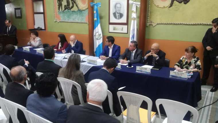 La firma de la carta de entendimiento se realizó en las instalaciones del TSE. (Foto Prensa Libre: Guatemala Visible)