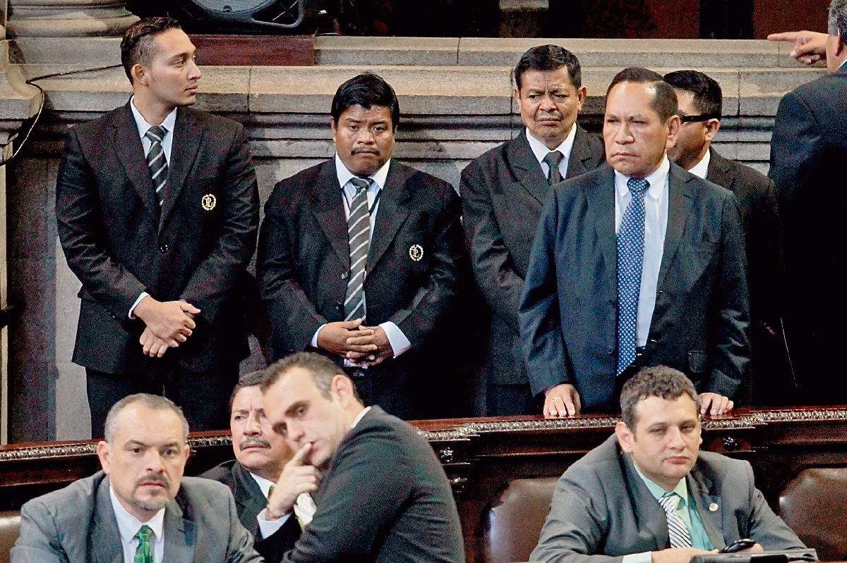 Algunos asistentes de los diputados aparecen con sueldos de Q20 mil mensuales. (Foto Prensa Libre: Hemeroteca PL)