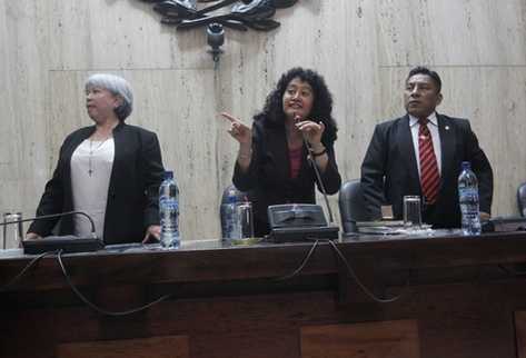 Jueces del Tribunal Primero A de Mayor Riesgo, Patricia Bustamante, Yassmin Barrios y Pablo Xitumul. (Foto Prensa Libre: Archivo)