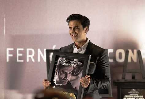 El cantante mexicano Alejandro Fernández presnta su último material discográfico, Confidencias. (Foto Prensa Libre: EFE)