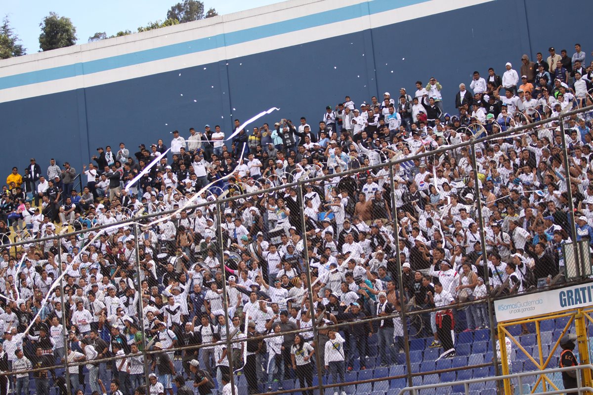 El mejor ingreso se registró en el estadio Mateo Flores. (Foto Prensa Libre: Jesús Cuque)