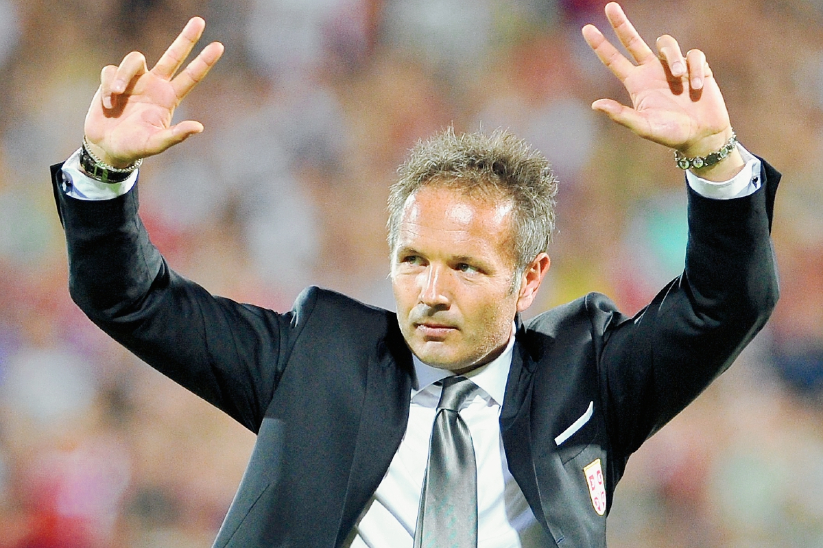 Sinisa Mihajlovic llega al banquillo del Milan, buscando mejores resultados. (Foto Prensa Libre: AFP)