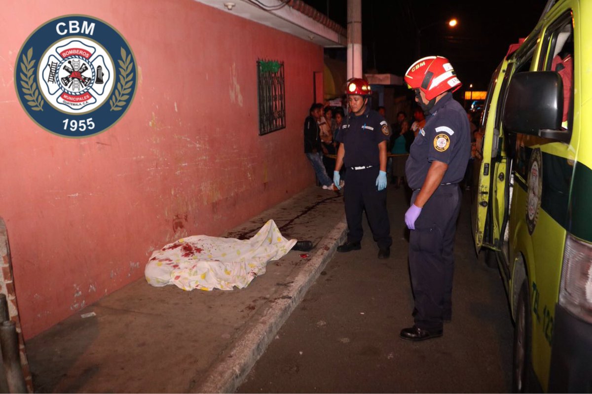 Un joven de 19 años murió en Guajitos, zona 21, al ser impactado por las balas perdidas.(Foto Prensa Libre: CBM)