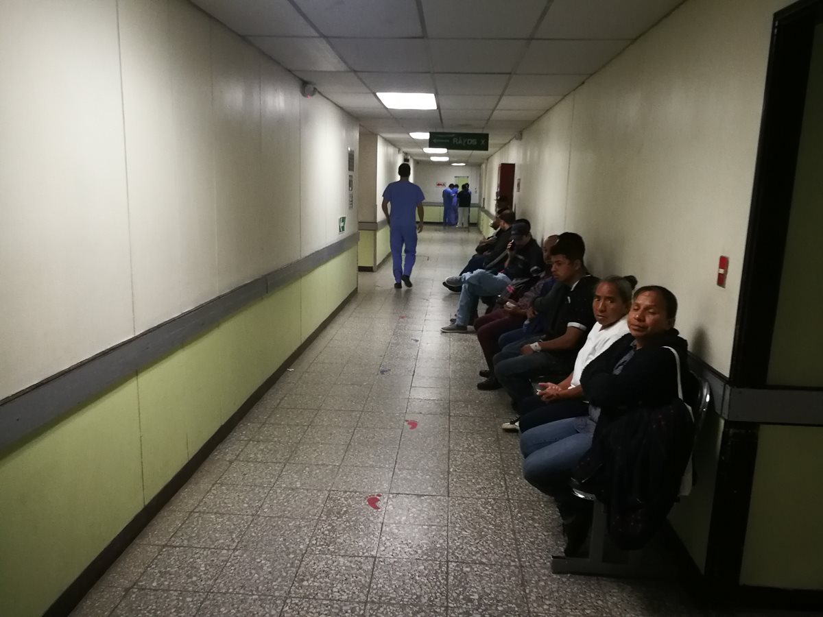 Área de espera para pasar a rayos X, donde también se ha registrado extrañas apariciones. (Foto Prensa Libre: Oscar García).
