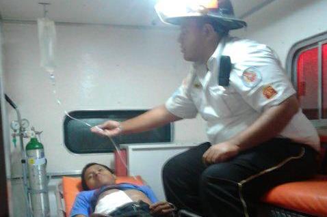 Juan Carlos Hernández Vásquez es trasladado a un centro asistencial en Zacapa. (Foto Prensa Libre: Bomberos Voluntarios)