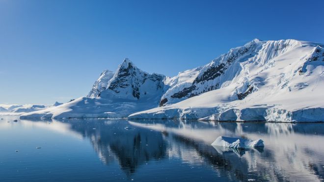 Si se descubre actividad en los volcanes, esto puede desestabilizar aún más las capas de hielo de Antártica Occidental, dicen los autores del estudio. GETTY IMAGES