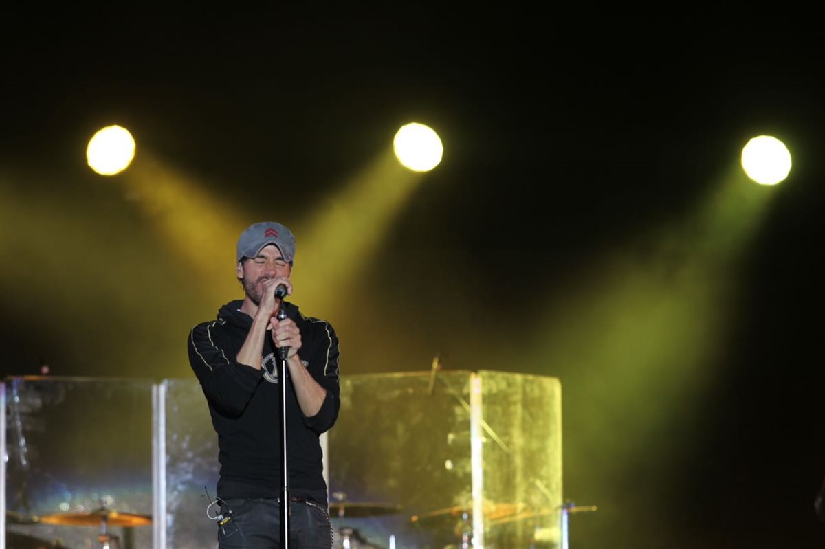 Enrique Iglesias ofreció un show lleno de emociones en Cayalá. (Foto Prensa Libre: Keneth Cruz)