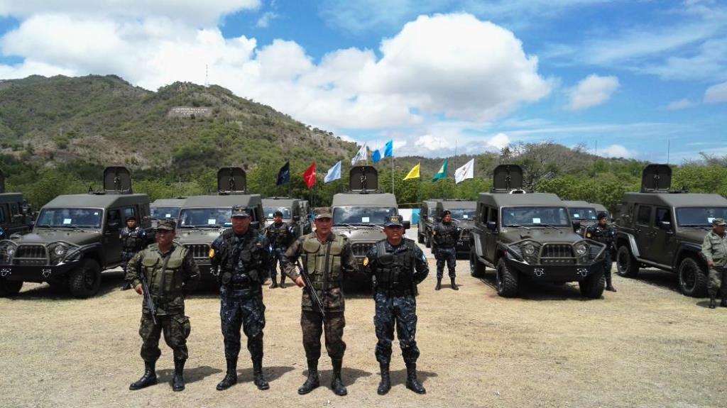 La flotilla de picops, jeeps y otros vehículos fue entregada en acto oficial en Zacapa, la Fuerza Chortí vigila la frontera con el El Salvador y Honduras. (Foto Prensa Libre: @USArmy)