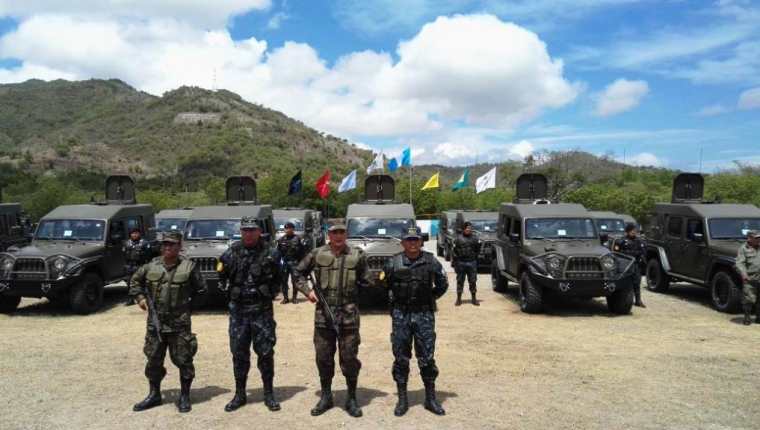 La flotilla de picops, jeeps y otros vehículos fue entregada en acto oficial en Zacapa, la Fuerza Chortí vigila la frontera con el El Salvador y Honduras. (Foto Prensa Libre: @USArmy)