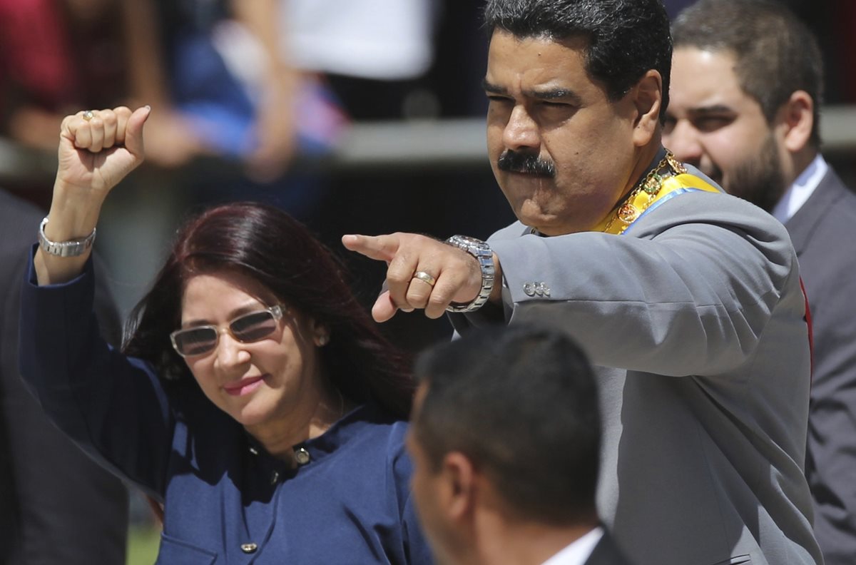Expertos dicen que Maduro podría desistir de sus planes. (Foto Prensa Libre: AP)