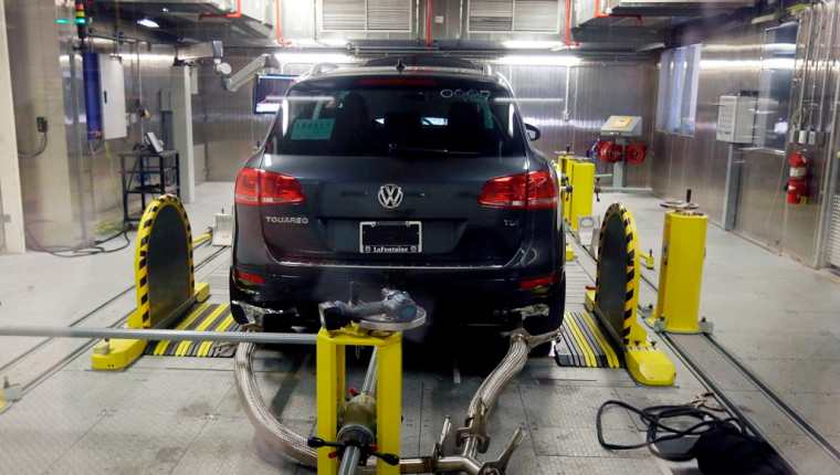 El vehículo tenía un software que reducía las emisiones en las pruebas. (Foto Prensa Libre: AP)